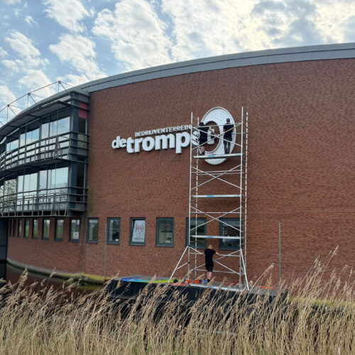 Nieuw logo bedrijventerrein de trompet gevel rotonde